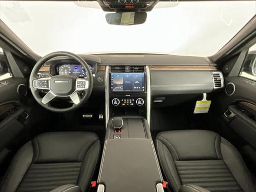 2025 Land Rover Discovery P360 Dynamic SE