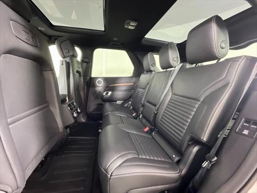 2025 Land Rover Discovery P360 Dynamic SE