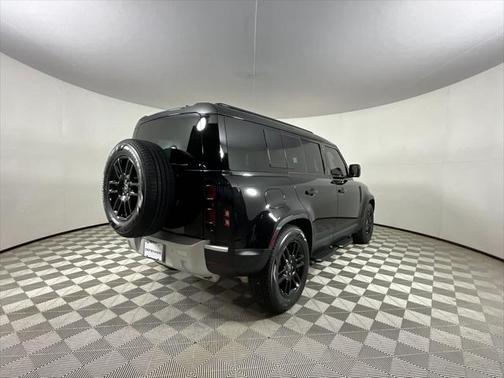 2025 Land Rover Range Rover P550e SE