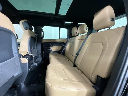 2025 Land Rover Range Rover P550e SE