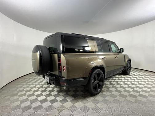 2025 Land Rover Defender 130 P400 X-Dynamic SE