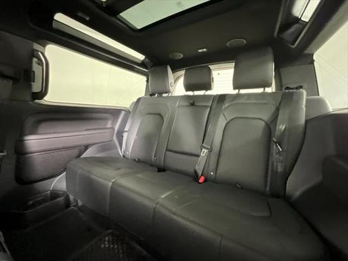 2025 Land Rover Defender 90 P400 X-Dynamic SE