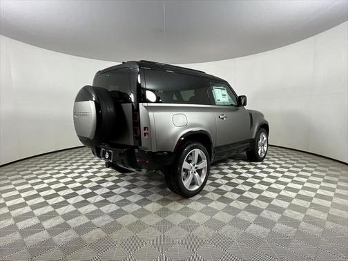2025 Land Rover Defender 90 P400 X-Dynamic SE