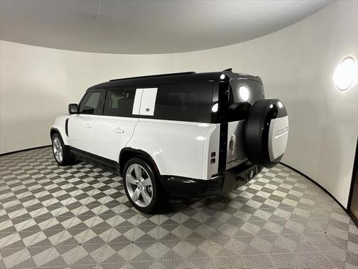 2023 Land Rover Defender 130 X-Dynamic SE