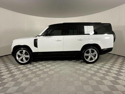 2023 Land Rover Defender 130 X-Dynamic SE