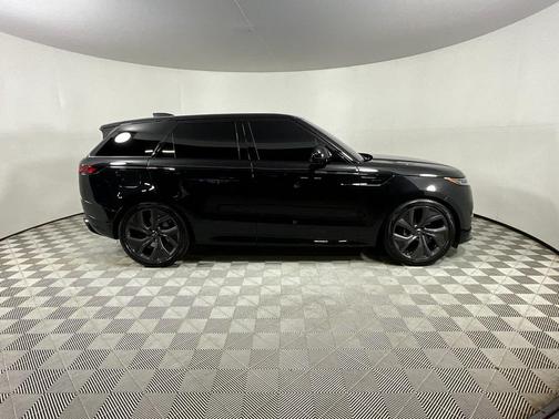 2024 Land Rover Range Rover Sport SE