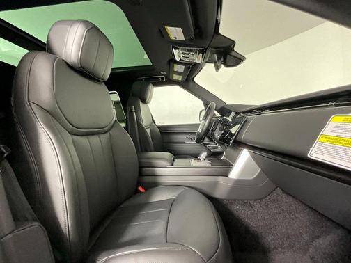 2025 Land Rover Range Rover P400 SE