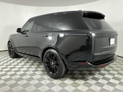 2025 Land Rover Range Rover P530 SE