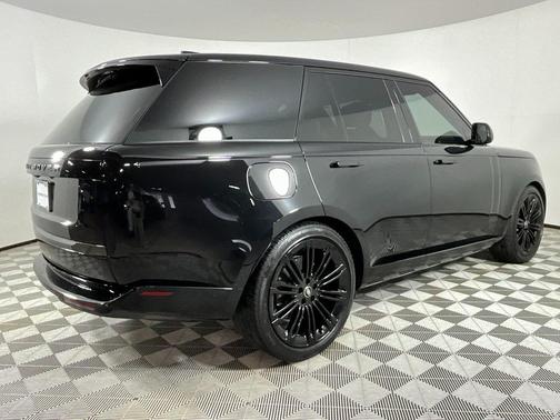 2025 Land Rover Range Rover P530 SE