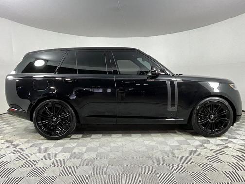2025 Land Rover Range Rover P530 SE