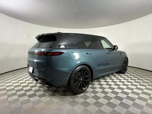 2025 Land Rover Range Rover Sport SE
