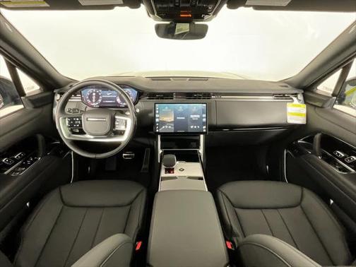 2025 Land Rover Range Rover P400 SE 7 Seat