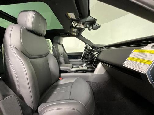 2025 Land Rover Range Rover P400 SE 7 Seat