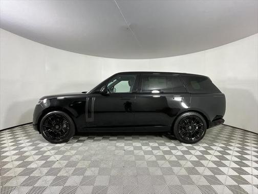 2025 Land Rover Range Rover P400 SE 7 Seat