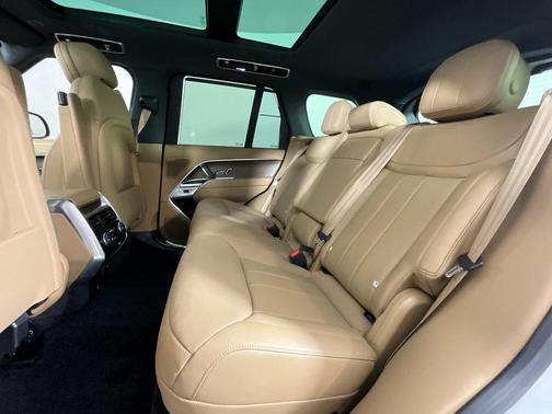 2025 Land Rover Range Rover P530 SE