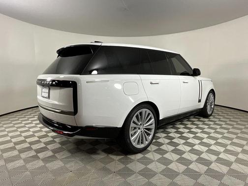 2025 Land Rover Range Rover P530 SE