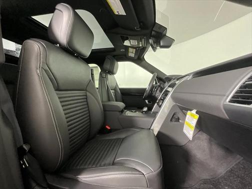 2025 Land Rover Discovery P300 S