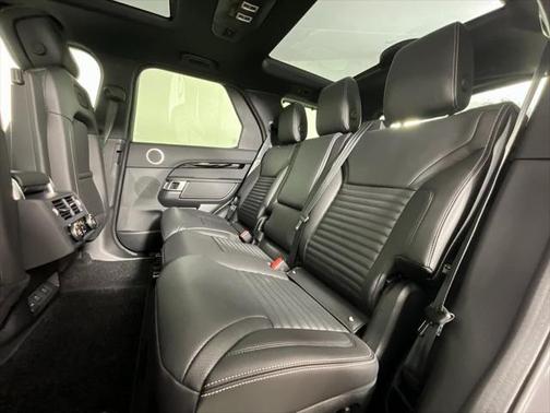 2025 Land Rover Discovery P300 S