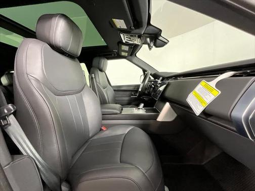 2025 Land Rover Range Rover P400 SE 7 Seat