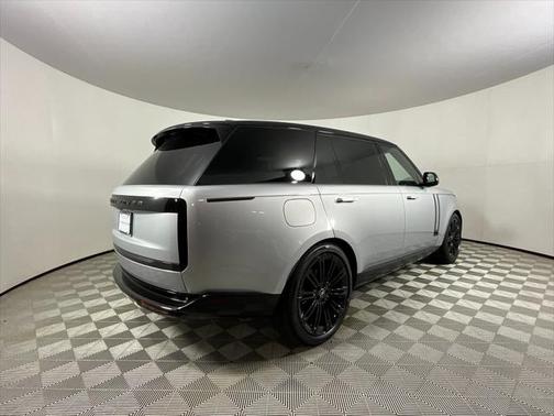 2025 Land Rover Range Rover P400 SE 7 Seat