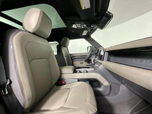2025 Land Rover Defender 110 P300