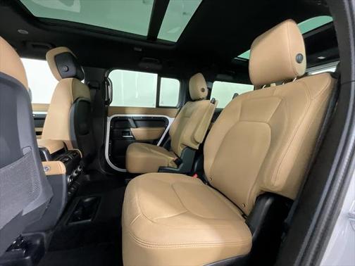 2025 Land Rover Defender 130 P400 X-Dynamic SE