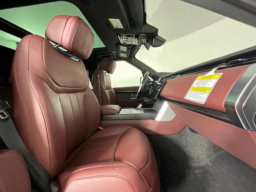 2025 Land Rover Range Rover P400 SE