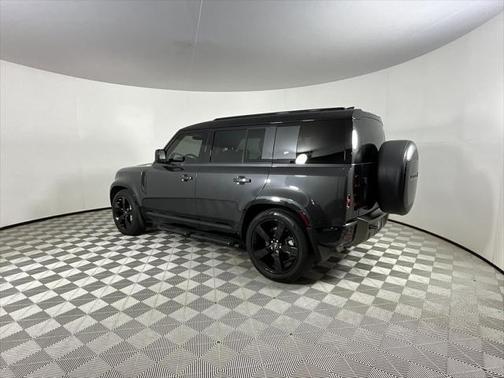 2022 Land Rover Defender 110 X-Dynamic SE