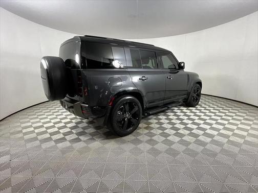 2022 Land Rover Defender 110 X-Dynamic SE