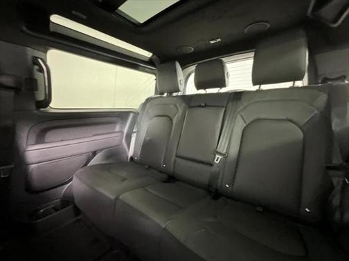 2025 Land Rover Defender V8