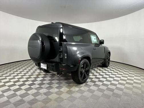 2025 Land Rover Defender V8