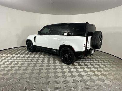 2024 Land Rover Defender 110 P400 X-Dynamic SE