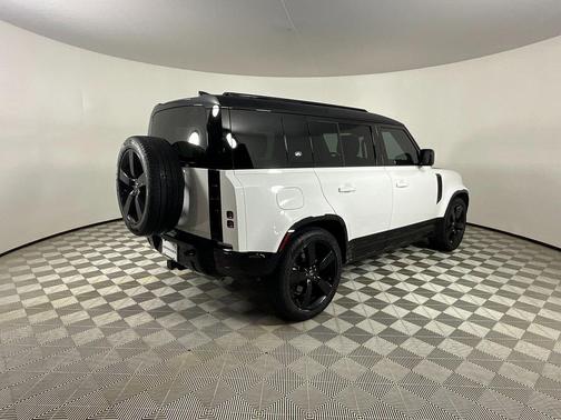 2024 Land Rover Defender 110 P400 X-Dynamic SE