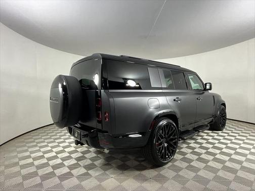2025 Land Rover Defender 130 P400 X-Dynamic SE