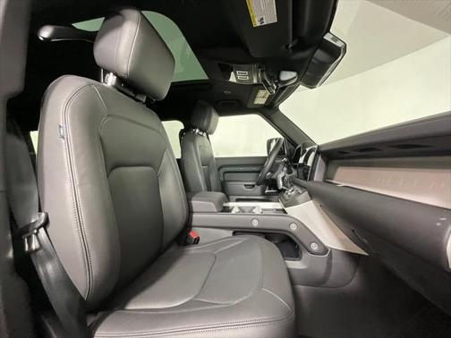 2025 Land Rover Defender 130 P400 X-Dynamic SE