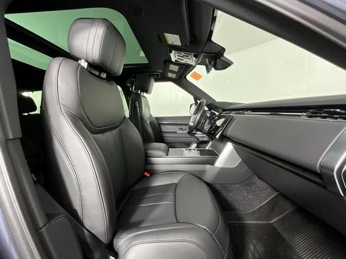 2026 Land Rover Range Rover P550e SE