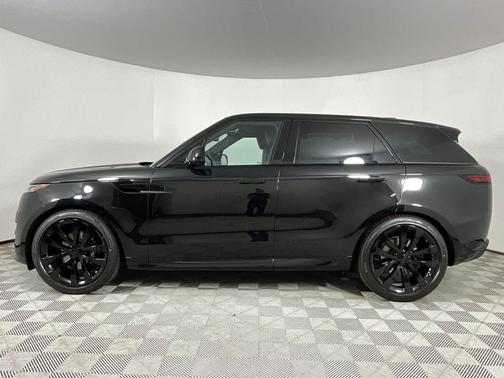Santorini Black Metallic 2026 Land Rover Range Rover Sport SE
