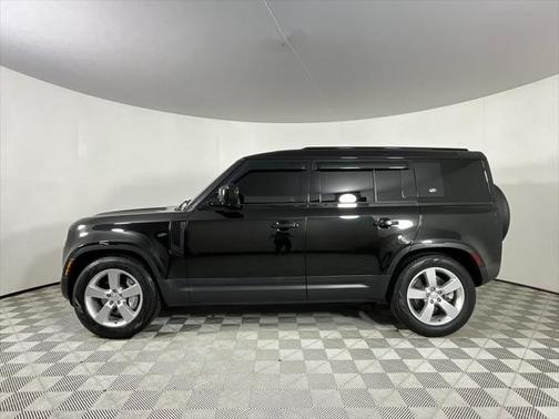 2023 Land Rover Defender 110 SE