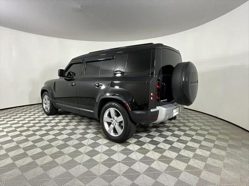 2023 Land Rover Defender 110 SE