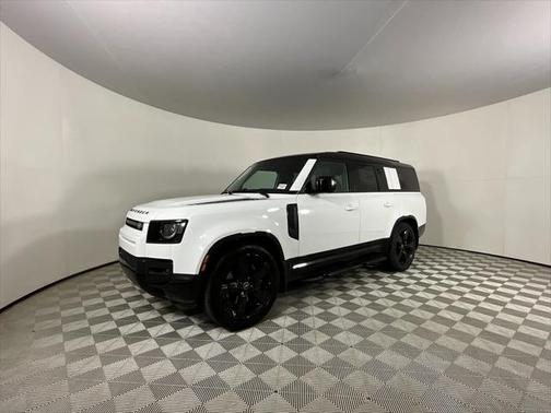2025 Land Rover Defender 130 P400 X-Dynamic SE