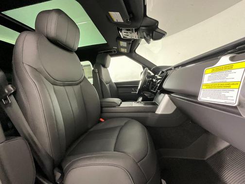 2025 Land Rover Range Rover P400 SE