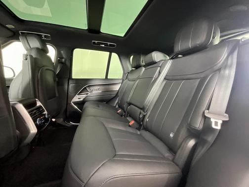 2025 Land Rover Range Rover P400 SE