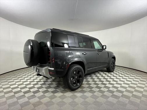 2025 Land Rover Defender 110 P400 S