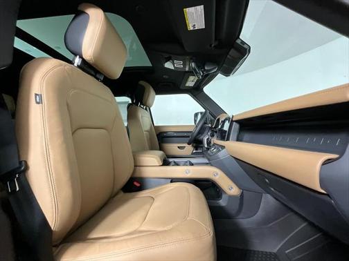 2025 Land Rover Defender 110 P400 S