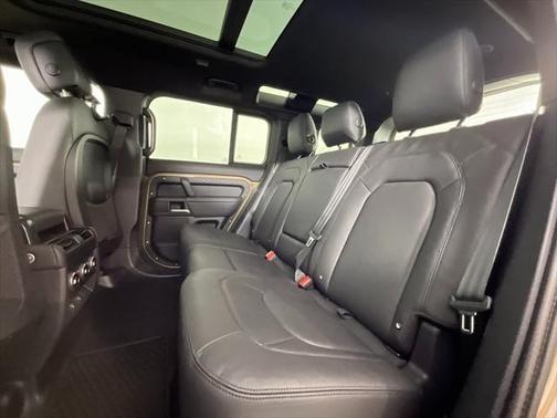 2025 Land Rover Defender 110 P400 X-Dynamic SE