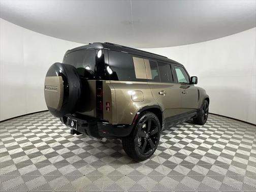 2025 Land Rover Defender 110 P400 X-Dynamic SE