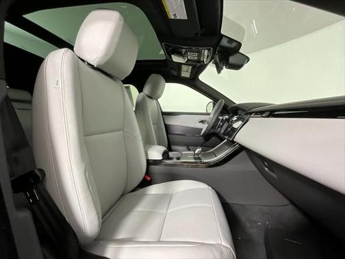 2026 Land Rover Range Rover Velar P250 SE R-Dynamic