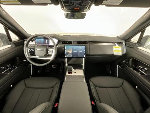 2025 Land Rover Range Rover P400 SE 7 Seat