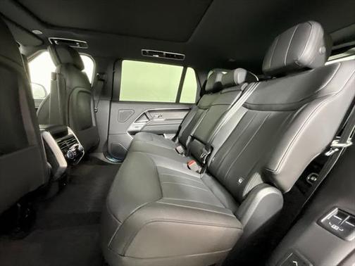 2025 Land Rover Range Rover P400 SE 7 Seat