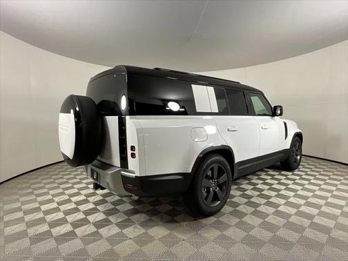 2025 Land Rover Defender 130 P400 S